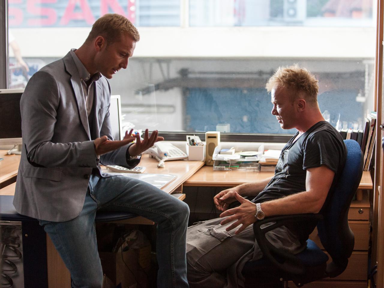 To nie koniec świata odc. 2. Paweł (Krystian Wieczorek), Darek (Eryk Lubos)