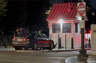 Panika pod Białym Domem. Auto sforsowało bramę. W budynku był Donald Trump!