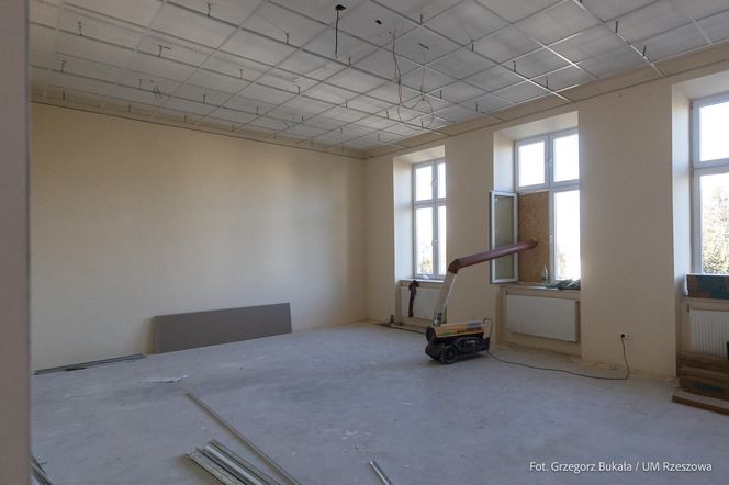 Przedłuża się remont III LO w Rzeszowie