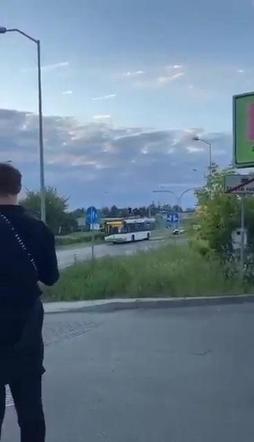 Dwóch nastolatków jeździło na dachu autobusu. Swoją głupotę mogli przypłacić życiem!