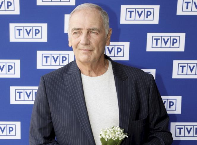 Karol Strasburger chwali się boskim ciałem na plaży! Musicie zobaczyć te zdjęcia prowadzącego Familiadę