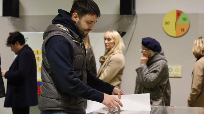 W wielu miejscach trzeba czekać nawet godzinę! Tak głosują lublinianie