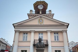 Konin się wyludnia. Tysiące ludzi stąd wyjeżdża!