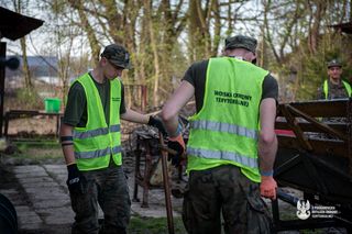 Strażacy i żołnierze wznowili prace porządkowe w gminie Pawłosiów