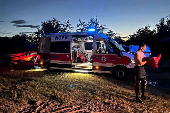 Tragedia na Maślicach. Młody mężczyzna utonął w stawie. Reanimacja nie pomogła