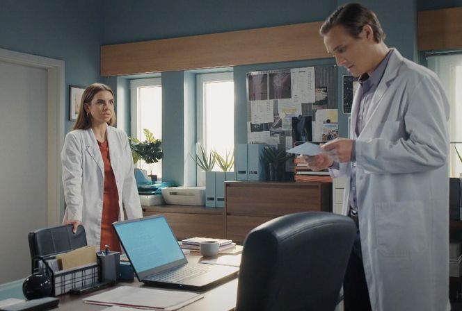 M jak miłość, odcinek 1850. Olek (Maurycy Popiel), Aneta (Ilona Janyst)