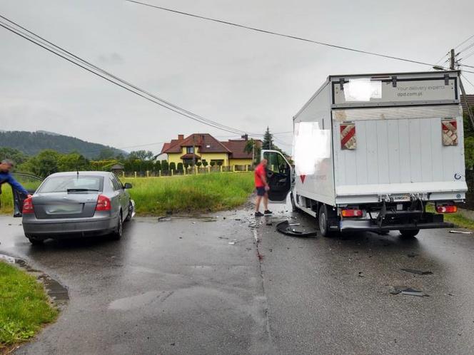 Nowy Sącz. Zderzenie dostawczaka z osobówką na ulicy Prusa