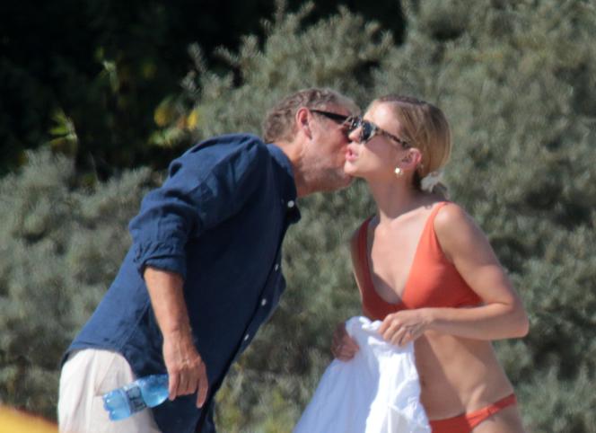 Kasia Tusk w bikini na plaży z rodziną