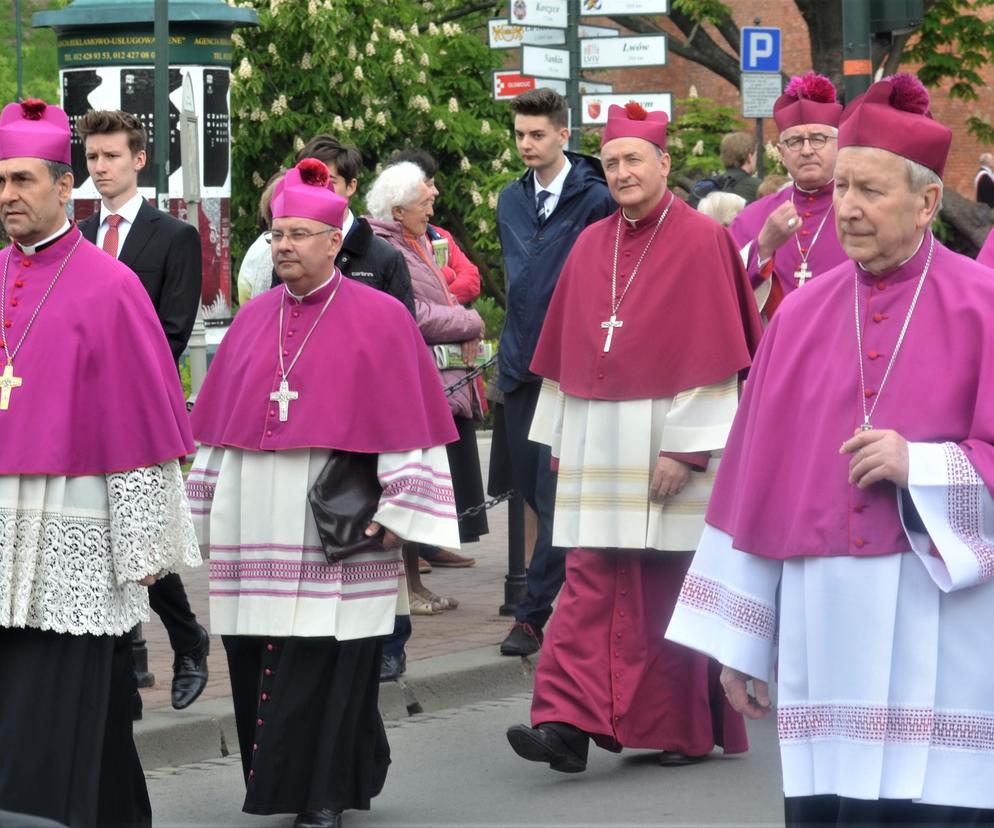 Zmiany w diecezji tarnowskiej. Biskup ogłosił nominacje. Awansował tych księży