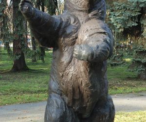 Pomnik niedźwiedzia Wojtka w Parku Jordana w Krakowie