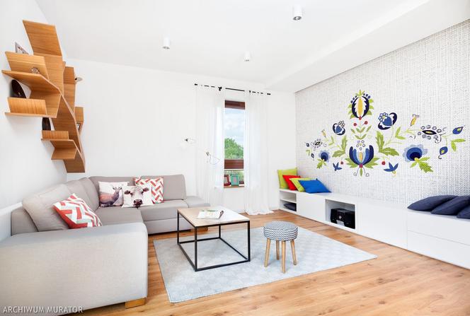 Salon z fototapetą: projekt wnętrza w sielskim klimacie