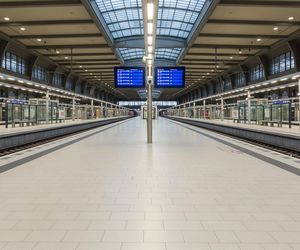 Warszawa Centralna zamknięta dla pasażerów. Co z twoim połączeniem?
