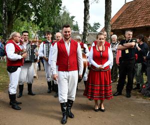 Dożynki wojewódzkie w Olsztynku 2024. Tłumy na wydarzeniu. „To był trudny rok” [ZDJĘCIA]