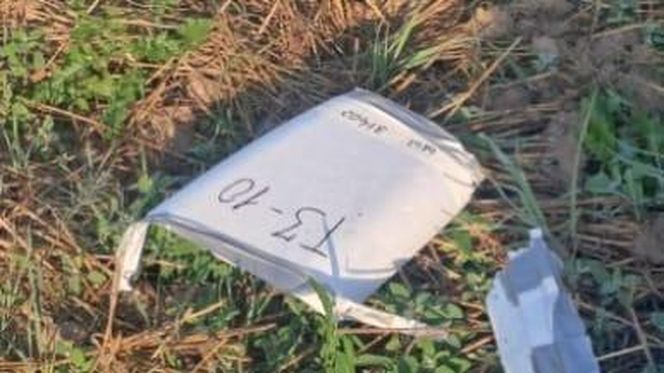 Szczątki siedmiu dronów oraz szczątki pocisku