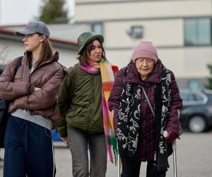 Na Wspólnej odc. 4026. Krystyna Agier (Małgorzata Knothe), Ula (Julia Jurek), Dorota (Anastazja Kohut)