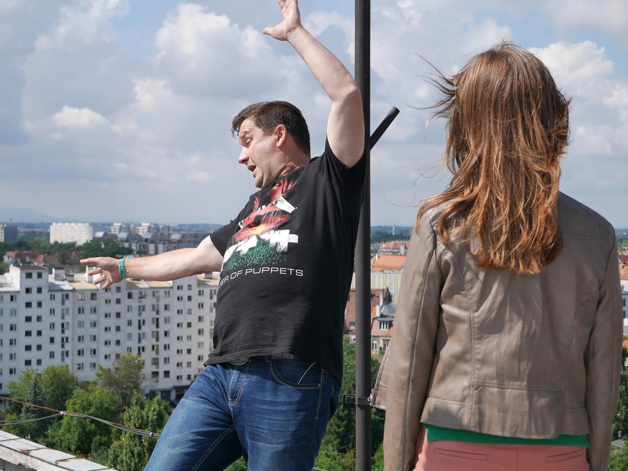 Cezary spadnie z dachu!