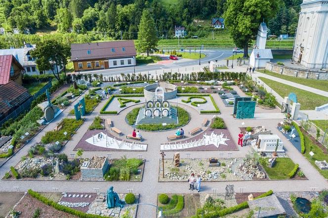 Muszyna ma największe takie ogrody w Polsce. Hit Małopolski już otwarty [GALERIA]
