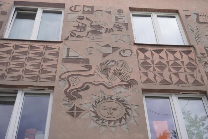 Sgraffito w Białymstoku. Zabytkowe pra-murale rodem z PRL-u