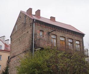 Opuszczona zabytkowa kamienica przy ul. Sienkiewicza w Białymstoku