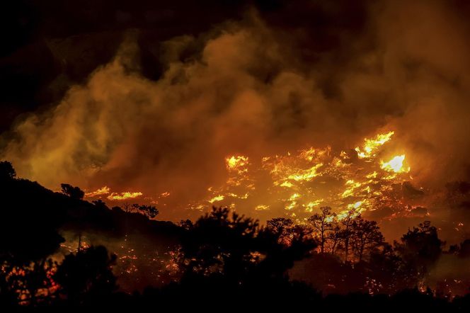 Wielkie pożary na Krecie! Polscy turyści ewakuowani. Portugalia też zagrożona!