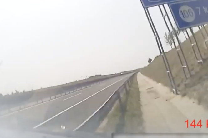 Kierowca zasnął na autostradzie