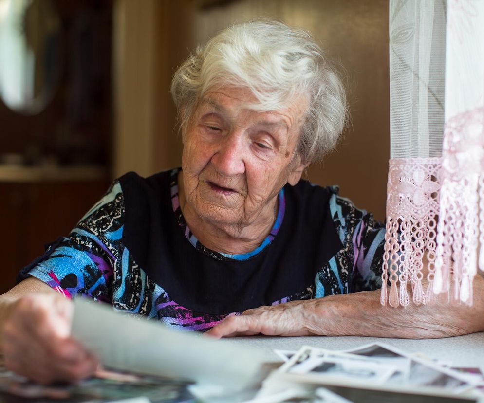 Zanim usłyszą diagnozę mija nawet 4 lata. Demencja może zacząć się dekadę wcześniej