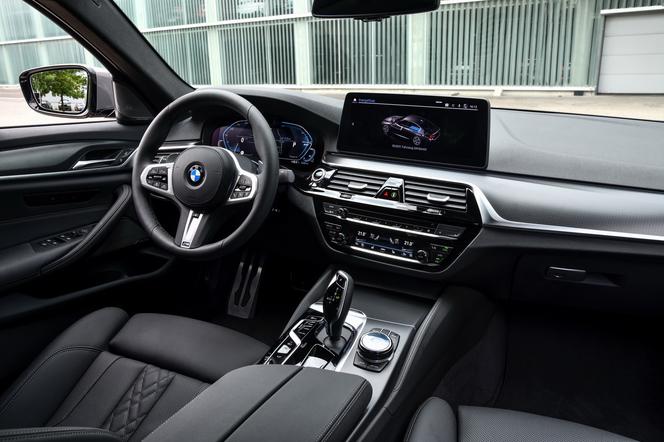 (2021) BMW 545e xDrive PHEV