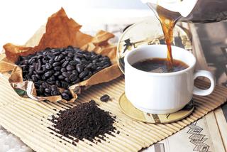 Kawa w kosmetyce - jakie ma właściwości? Kofeina w pielęgnacji skóry i włosów 