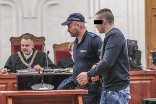 Wyrzucił Weronikę po domem. Dziewczyna konała w samych spodniach