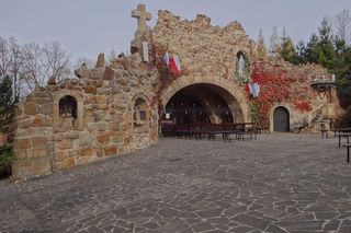 To jedna z najstarszych wsi w Małopolsce. Jest nazywana polskim Lourdes