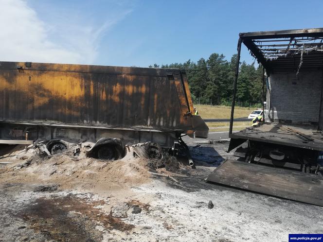 Karambol na trasie S7 pod Olsztynem - przepakowywali ładunek na pasie autostrady