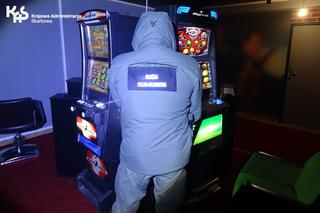 Nielegalne automaty do gier w Mrągowie i Nidzicy. Zostały skonfiskowane przez funkcjonariuszy