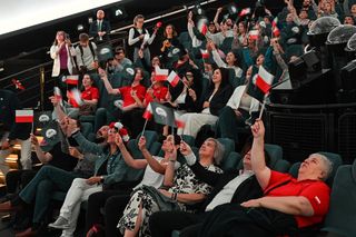 Premier Donald Tusk wśród gości zgromadzonych w Centrum Nauki Kopernik w Warszawie oglądał start misji Axiom-4 z polskim astronautą Sławoszem Uznańskim-Wiśniewskim