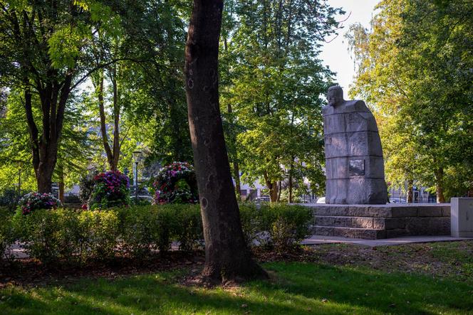 Park Solidarności, pomnik Bolesława Prusa