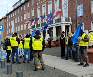 Protest służb mundurowych w Gdańsku! Na miejscu kilkuset funkcjonariuszy z Pomorza 