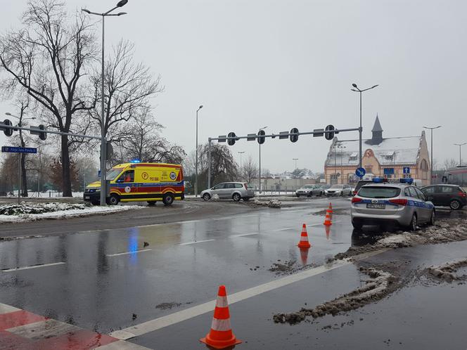 Posypał śnieg, posypały się kolizje w Lesznie 