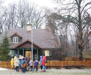 Wyremontowana zabytkowa leśniczówka przy ul. Rydzowej 1A w Warszawie