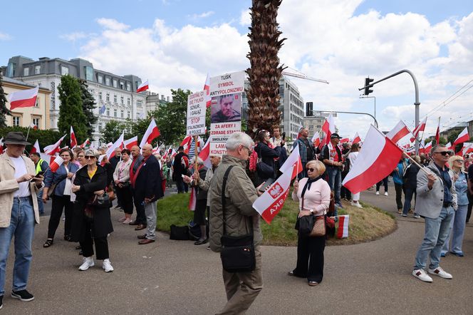 Dwa marsze w Warszawie. Wyborcy zgromadzili się w stolicy