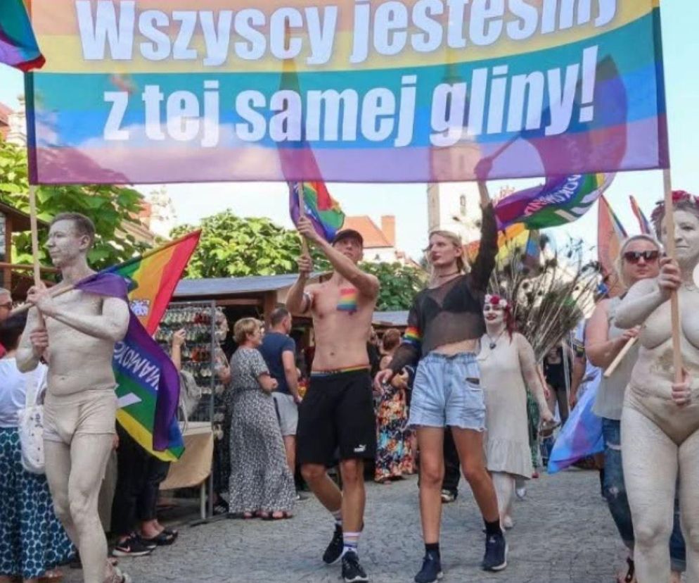 Afera o nagie piersi w Bolesławcu. Prezydent kontra aktywistka