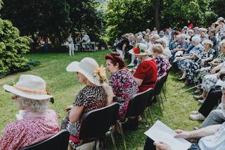 Zabierzcie tu swoich dziadków! „Kwiaty we włosach”, czyli piknik dla seniorów już we wtorek  