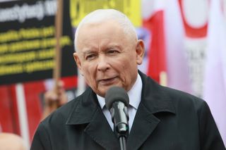 Problemy z kolanem i uzębieniem, pobyt na kardiologii. Co ze zdrowiem Jarosława Kaczyńskiego, który kończy 76 lat?