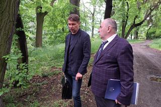 Poszukiwanie mogiły żołnierzy niemieckich w Parku Sanguszków w Tarnowie