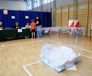 Wybory prezydenckie 2025. Co zrobić, jeśli nie możesz samodzielnie wypełnić karty? Pomoc w lokalu