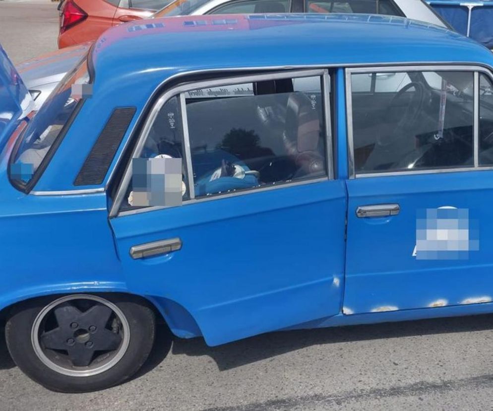 Dziecko zamknięte w rozgrzanym aucie przed marketem