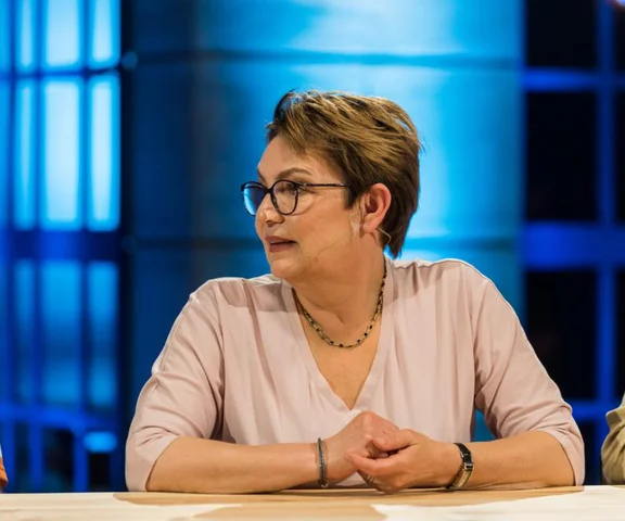 Znana lektora brała udział w reality show. Musiała z niego odejść