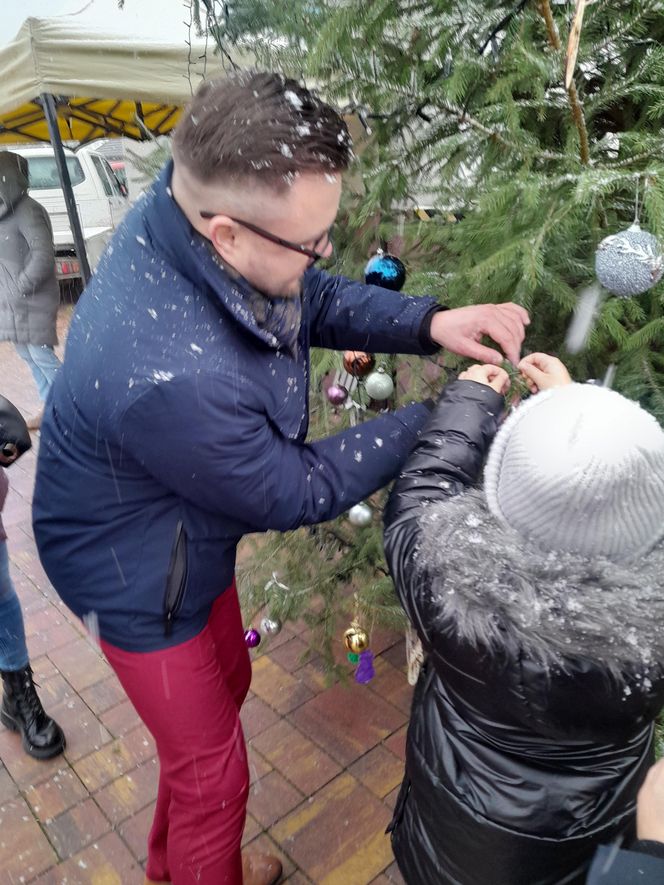 Na rynku w Mordach stanęła choinka