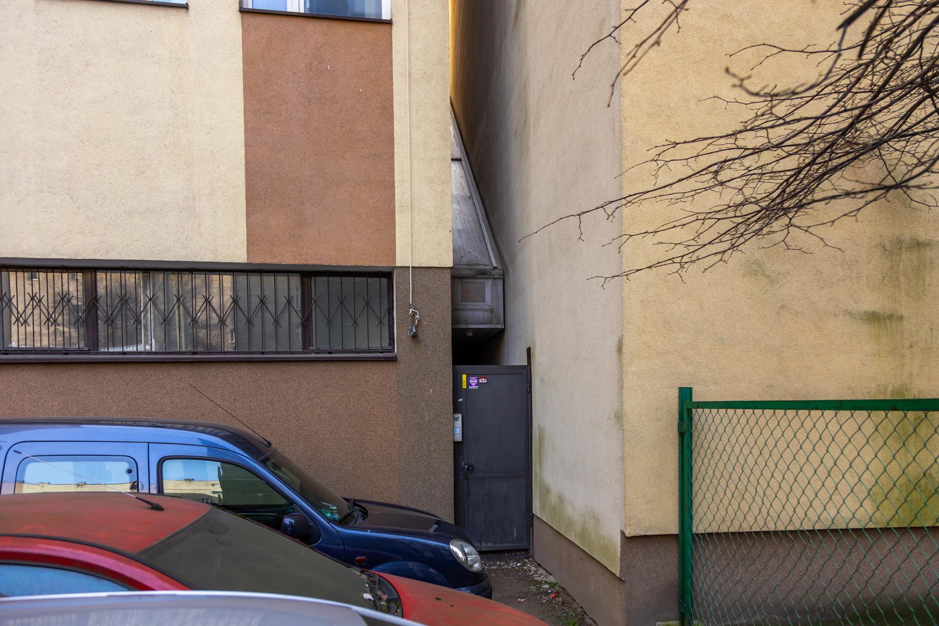 To najwęższy dom na świecie - zdjęcia. Dom Kereta stoi w Warszawie, ma jedynie 152 cm szerokości