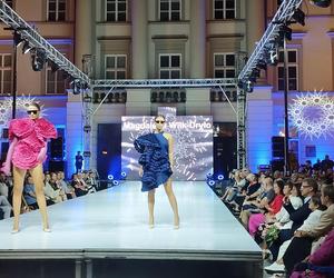 RADOM FASHION SHOW