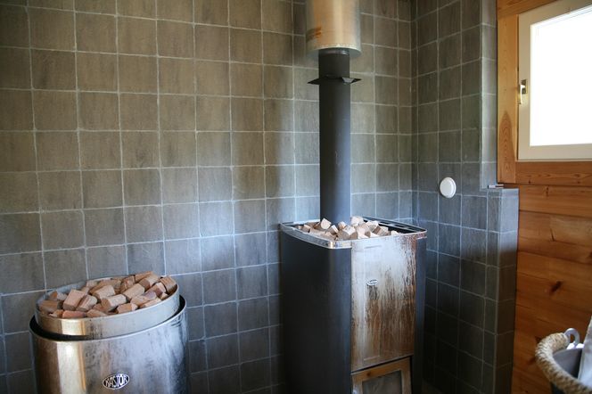 Piece do sauny na drewno muszą mieć możliwość podłączenia do przewodu dymowego