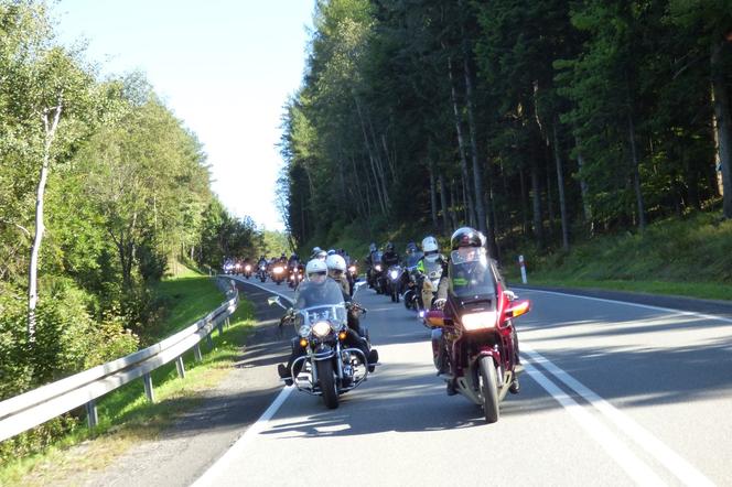 motocykliści w Dolinie Popradu